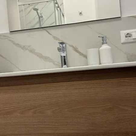 26, Casetta Sul Mare Marina Di Carrara